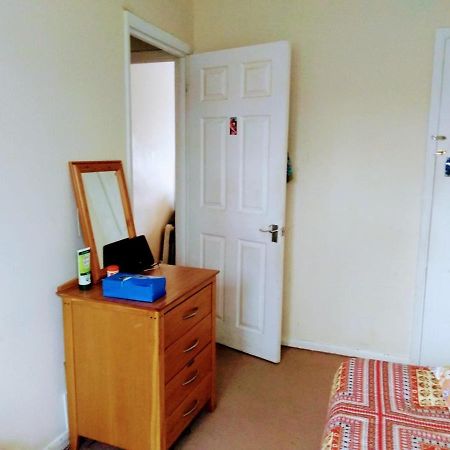 Comfortable Double Bedroom In London Hornchurch Eksteriør billede