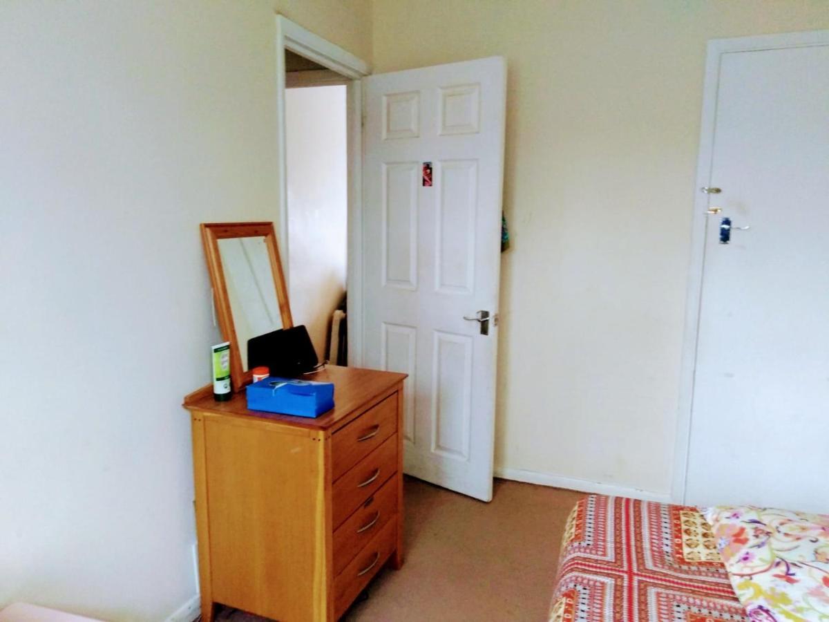 Comfortable Double Bedroom In London Hornchurch Eksteriør billede