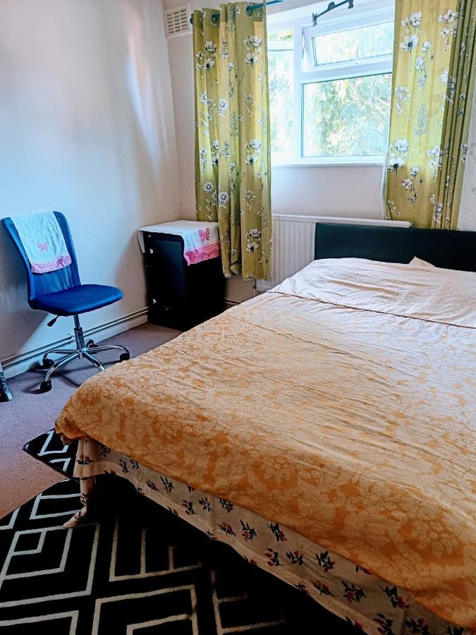 Comfortable Double Bedroom In London Hornchurch Eksteriør billede